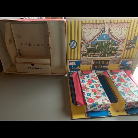 Vintage Barbie Doll Case Fashion Bedroom - Picture 8 of 8